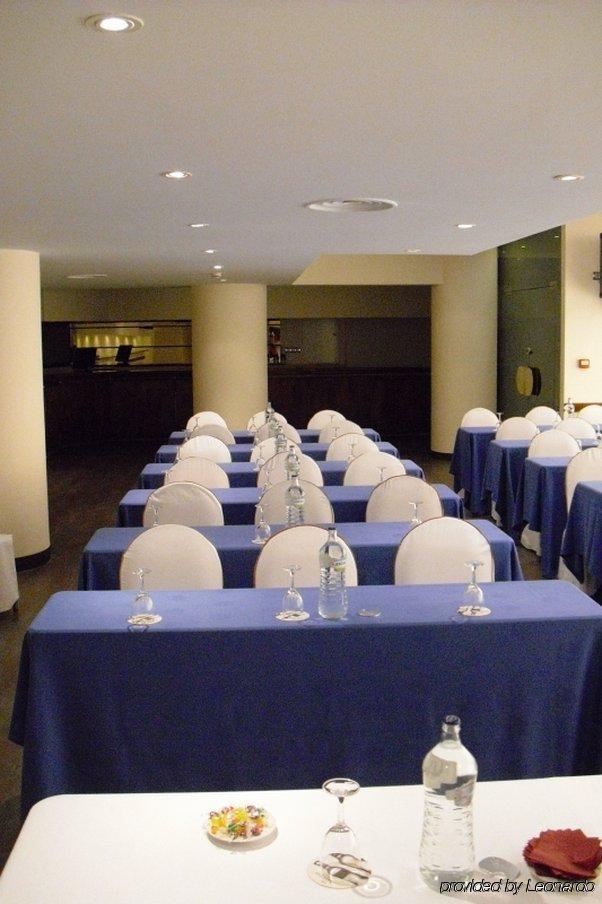 Hotel 40 Nudos Avilés Instalações foto