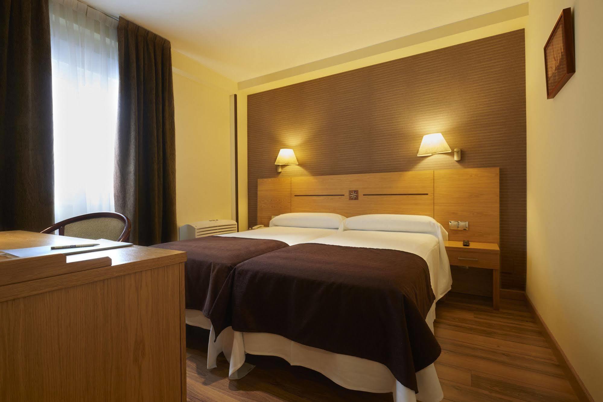 Hotel 40 Nudos Avilés Exterior foto